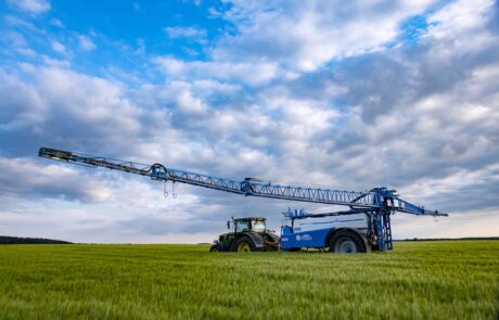 Usługi opryskiwaczem AGRIO Mamut XL (1)