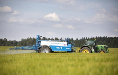 Usługi opryskiwaczem AGRIO Mamut XL (3)